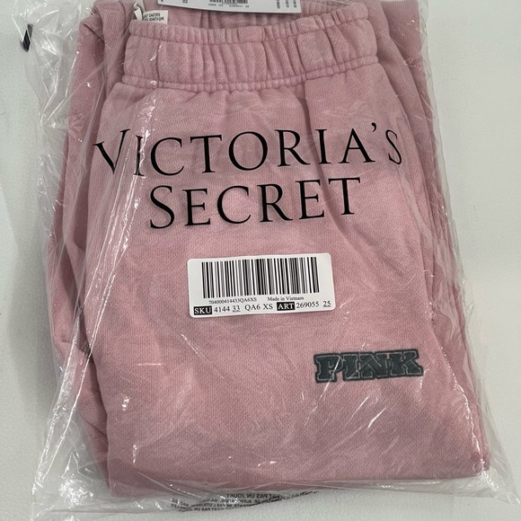 PINK Limited-Edition Chalk Rose FLEECE CAMPUS SWEATPANTS - Picture 2 of 7